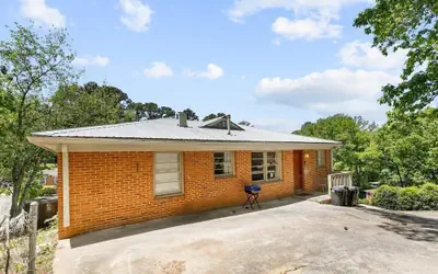 Broadmoor Bungalow - Unit A