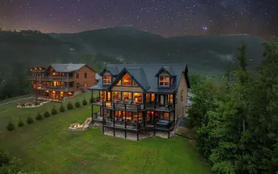 Amazing View Cabin w Gameroom Hot Tub Fire Pit