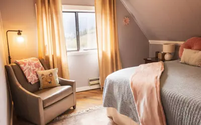 Kendal Room Cozy Mountain Lodge Retreat