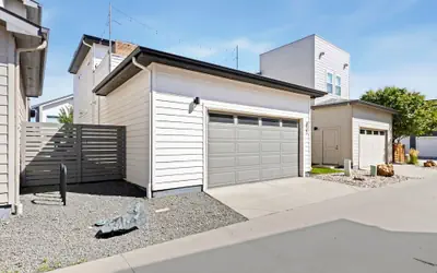 Rams Roost Rooftop Hot Tub, Patio & Family Fun