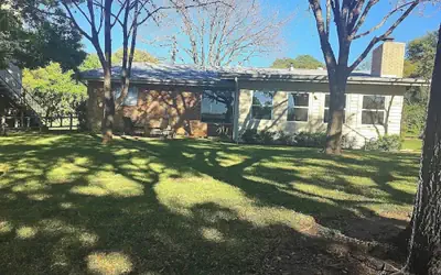 Lazy Cove Waterfront Getaway on Lake Lbj!