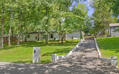 Blackwood Ridge, By Bertin