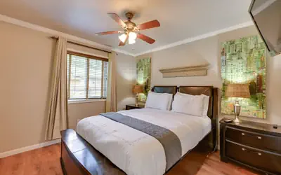 The Homestead Luxury-cozy 2BR Apartments Near SFA