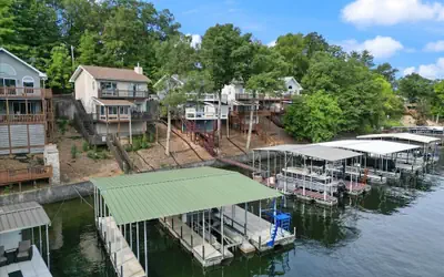 Captivating Views, Amazing Design and Lake Living