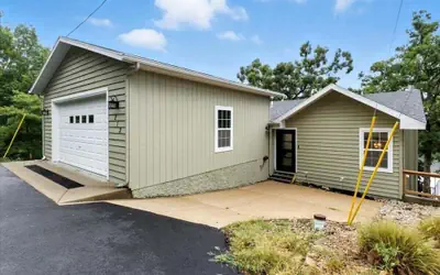 Garage Parking, Slide, Kayaks & Fun at 10mm