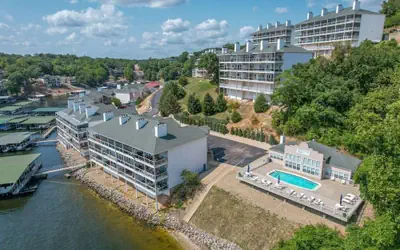 Central Location, Pool Access & Breathtaking Views