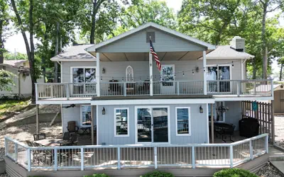 Unforgettable Views & Lakefront Firepit Nights