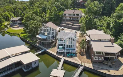 Amazing Wall of Windows, Swim Dock & Pet Friendly