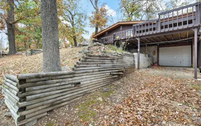Stunning Lake View On A Nice & Quiet Relaxing Home
