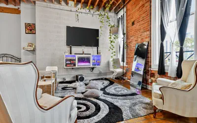 Huge 'man Cave' 2 Mins From Downtown Detroit 1 Bedroom Apts