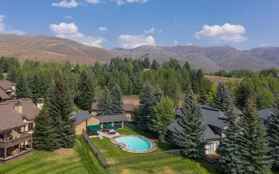 2BD Fairway Nine Golf Condo + Free Resort Amenities