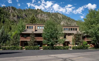 Downtown Ketchum Condo - Walk to Ski Lifts!