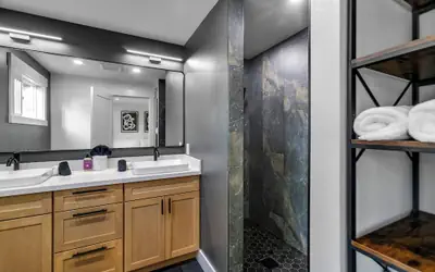 Sunny 3BR Retreat Near Everet Waterfront