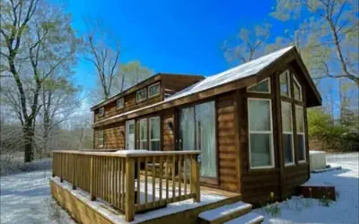 Little Lantern Cabin