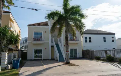 100 Steps To Beach Great Value Pool 2 Bedroom Apts