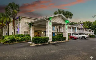 Homestay Inn & Suites