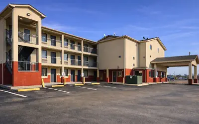 Spring Place Inn & Suites