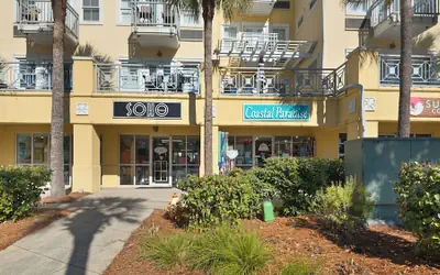 2BR Near Gulf Place w/ Pool, Grill + Free Tickets: Dolphin Cruise & More!