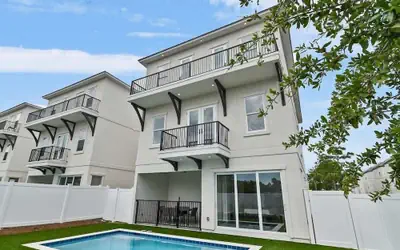 Modern Family 7BR w Private Pool and Patio