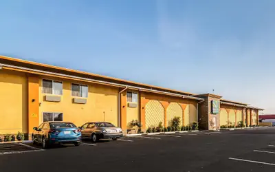 Quality Inn & Suites near Downtown Bakersfield