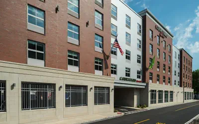 Courtyard by Marriott Edgewater NYC Area