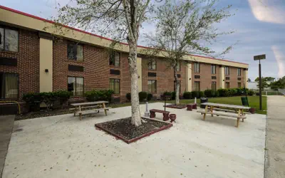 Red Roof Inn & Suites Jacksonville, NC