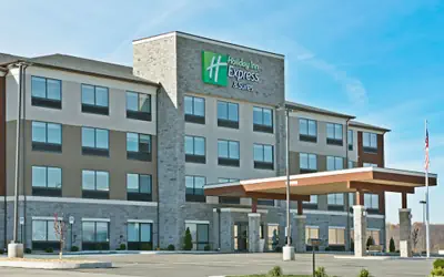 Holiday Inn Express & Suites Uniontown by IHG