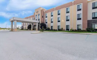 Comfort Suites Rensselaer near Fair Oaks