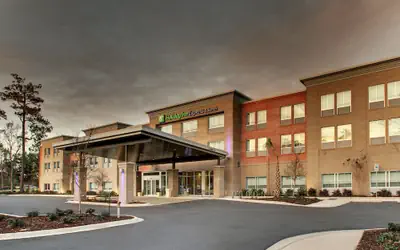 Holiday Inn Express & Suites Charleston NE Mt Pleasant US17 by IHG