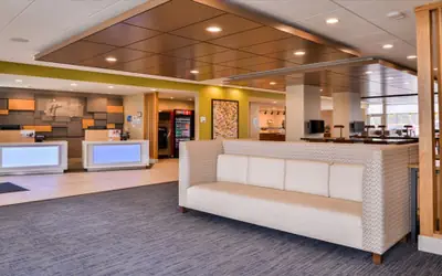 Holiday Inn Express & Suites Parkersburg East by IHG