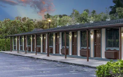 Spinnaker Inn of Naples