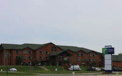 Holiday Inn Express Munising-Lakeview by IHG