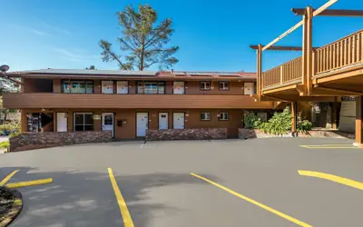 Clarion Collection Carmel Oaks Inn