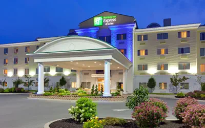 Holiday Inn Express Hotel & Suites Watertown-Thousand Island by IHG