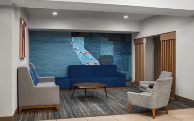 Holiday Inn Express Hotel & Suites River Park by IHG