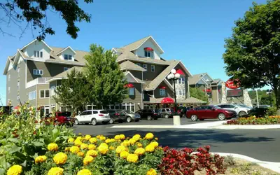 Cherry Tree Inn & Suites