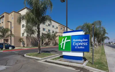 Holiday Inn Express and Suites Bakersfield Central by IHG