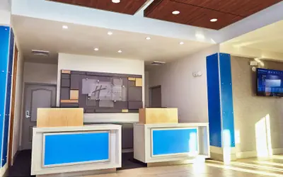 Holiday Inn Express & Suites Corona by IHG