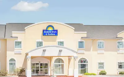 Days Inn & Suites by Wyndham Swainsboro