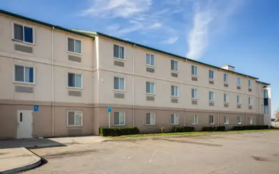 Howard Johnson by Wyndham Lemoore