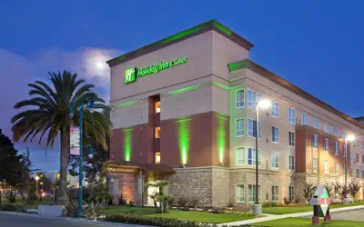 Holiday Inn & Suites Oakland Airport by IHG