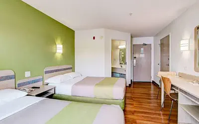 Super 8 by Wyndham Aurora East