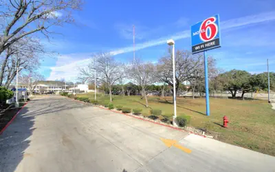 Motel 6 Kerrville, TX