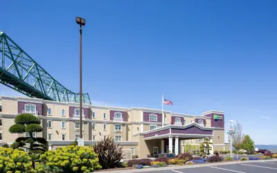 Holiday Inn Express & Suites Astoria by IHG