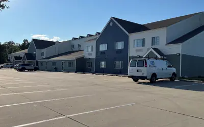 Days Inn & Suites by Wyndham Williamsburg IA North