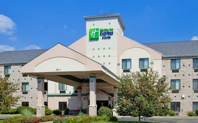 Holiday Inn Express & Suites Elkhart by IHG