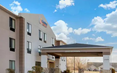 Comfort Suites South Haven near I-96