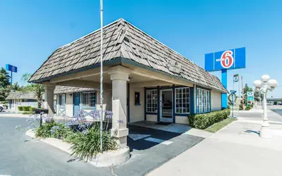 Motel 6 Kingsburg, CA