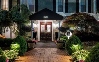 Chateau Inn and Suites