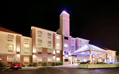 Best Western Plus Sandusky Hotel & Suites